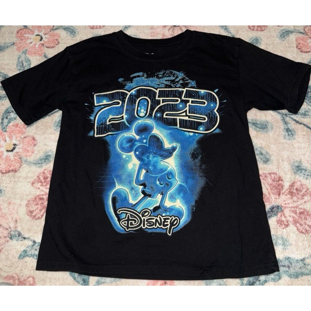 Kids Disney black shirt size M glow in the dark